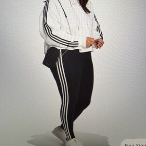 Brand New with tags Women's Adicolor Classics 3-Stripes Leggings (Plus Size)